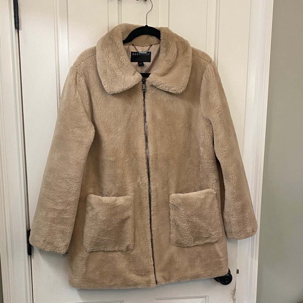 Bernardo Cozy Cream Teddy Jacket with zipper